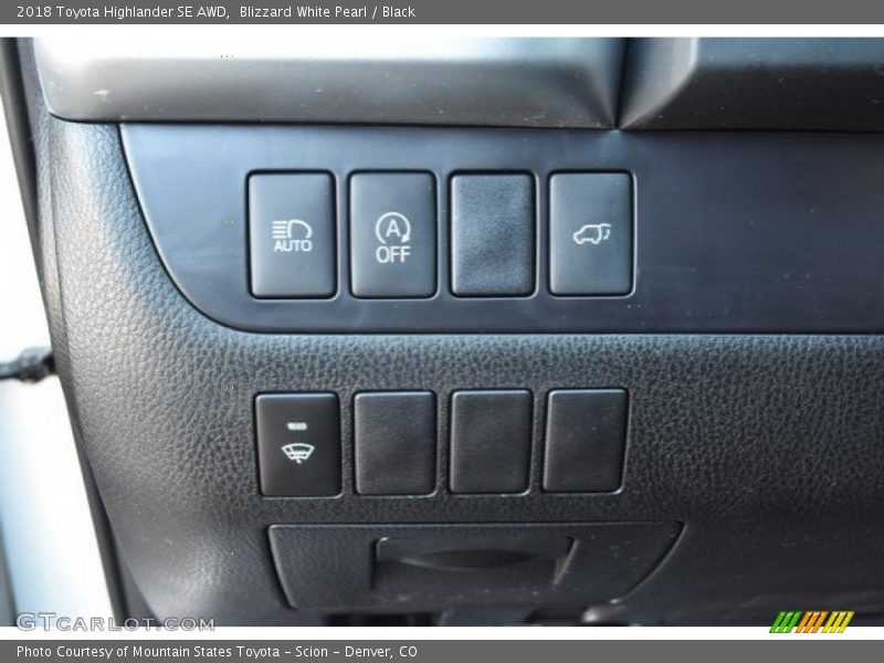 Blizzard White Pearl / Black 2018 Toyota Highlander SE AWD