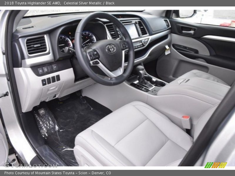 Celestial Silver Metallic / Black 2018 Toyota Highlander SE AWD