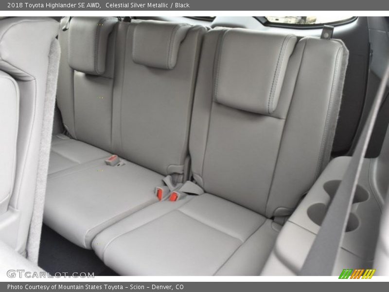 Celestial Silver Metallic / Black 2018 Toyota Highlander SE AWD