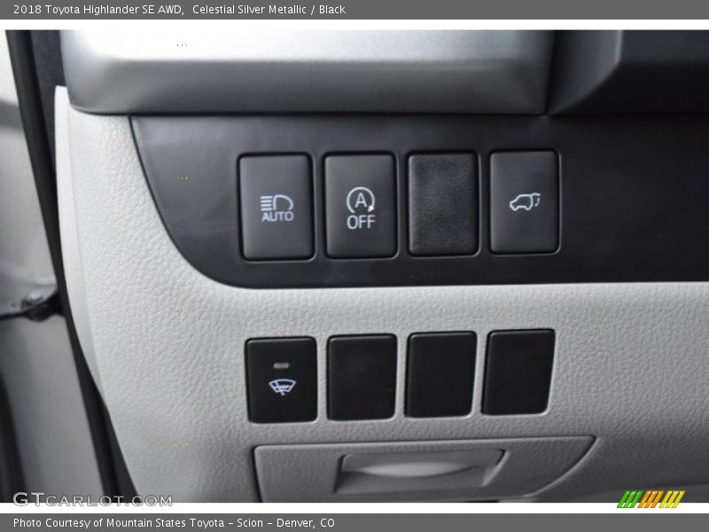 Celestial Silver Metallic / Black 2018 Toyota Highlander SE AWD