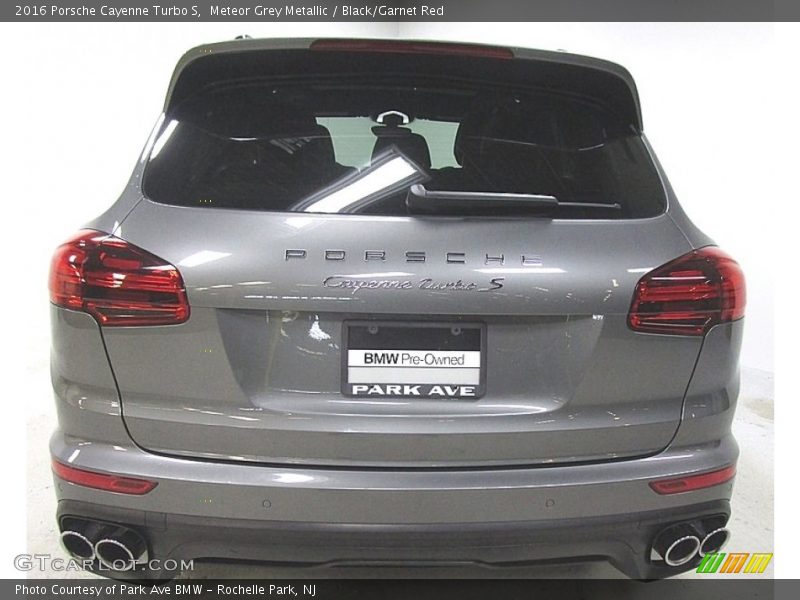 Meteor Grey Metallic / Black/Garnet Red 2016 Porsche Cayenne Turbo S