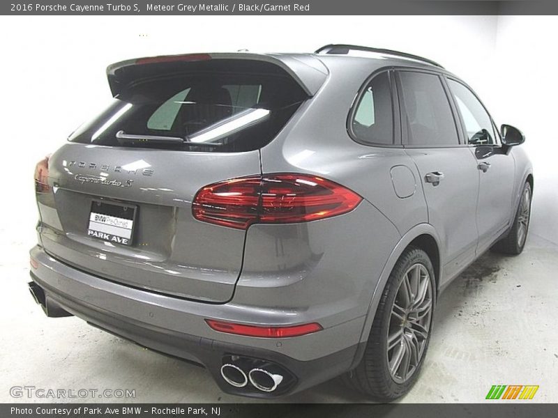 Meteor Grey Metallic / Black/Garnet Red 2016 Porsche Cayenne Turbo S