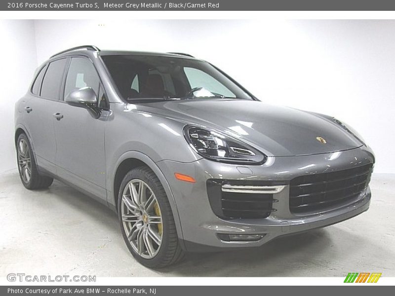 Meteor Grey Metallic / Black/Garnet Red 2016 Porsche Cayenne Turbo S