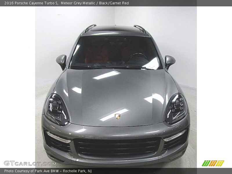 Meteor Grey Metallic / Black/Garnet Red 2016 Porsche Cayenne Turbo S