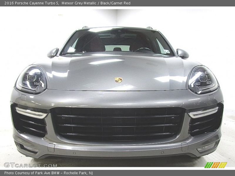 Meteor Grey Metallic / Black/Garnet Red 2016 Porsche Cayenne Turbo S