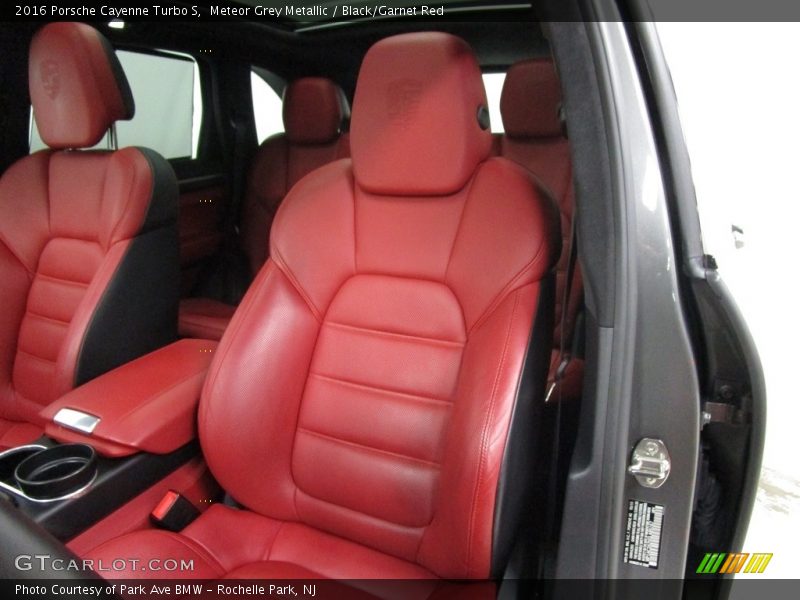Meteor Grey Metallic / Black/Garnet Red 2016 Porsche Cayenne Turbo S