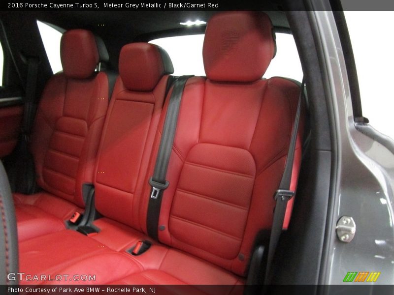Meteor Grey Metallic / Black/Garnet Red 2016 Porsche Cayenne Turbo S