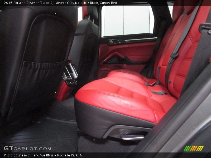 Meteor Grey Metallic / Black/Garnet Red 2016 Porsche Cayenne Turbo S