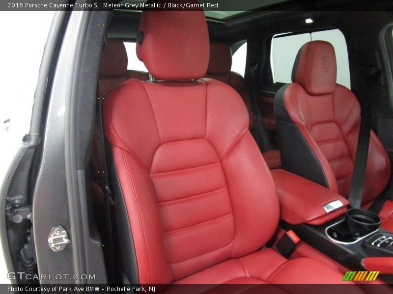 Meteor Grey Metallic / Black/Garnet Red 2016 Porsche Cayenne Turbo S