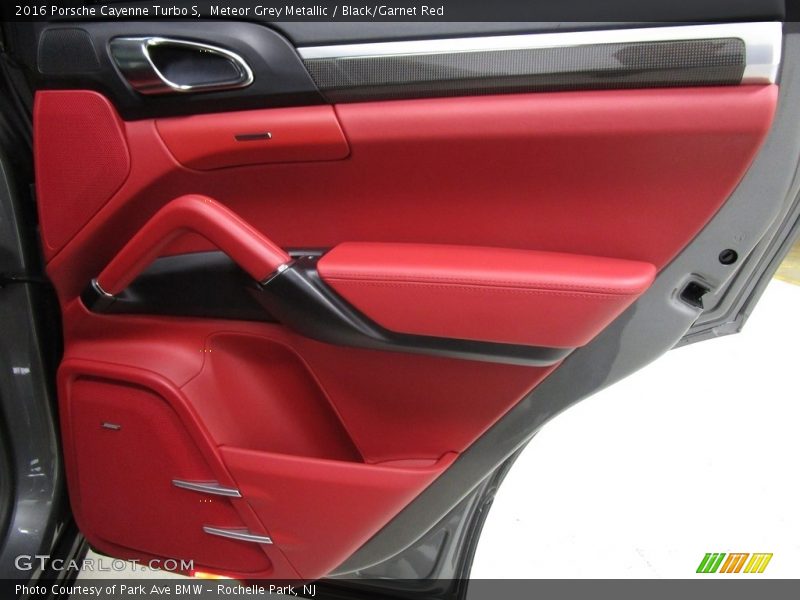 Meteor Grey Metallic / Black/Garnet Red 2016 Porsche Cayenne Turbo S