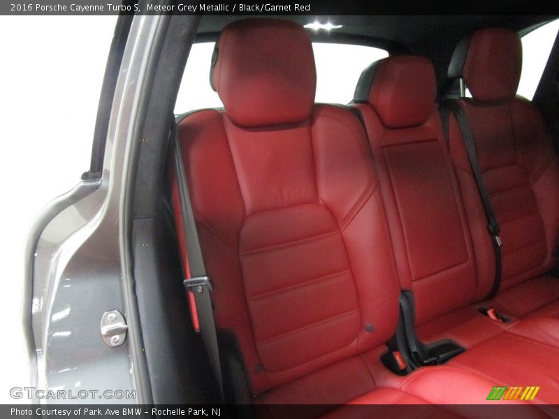 Meteor Grey Metallic / Black/Garnet Red 2016 Porsche Cayenne Turbo S