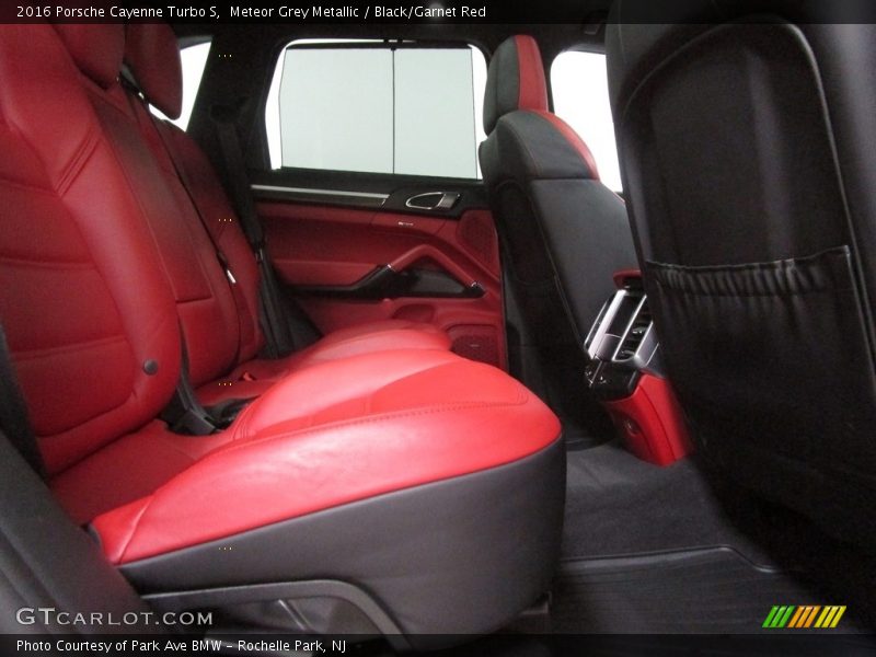 Meteor Grey Metallic / Black/Garnet Red 2016 Porsche Cayenne Turbo S