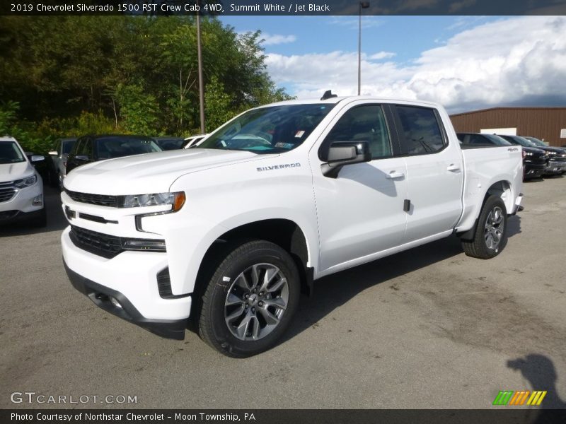 Front 3/4 View of 2019 Silverado 1500 RST Crew Cab 4WD
