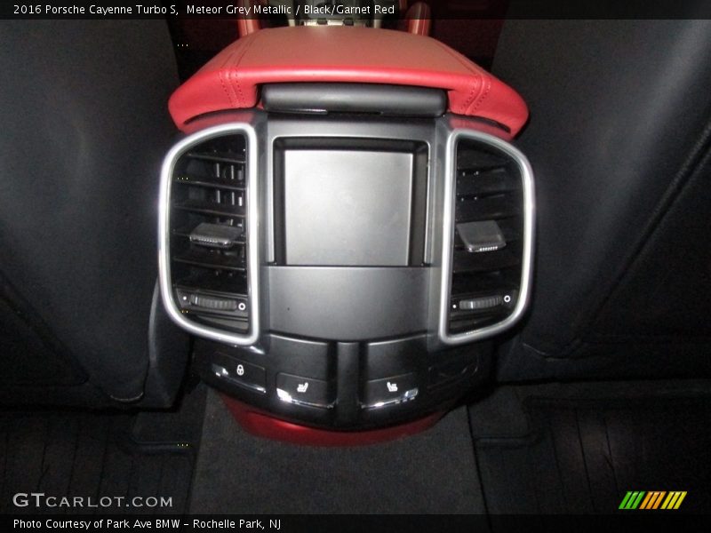Meteor Grey Metallic / Black/Garnet Red 2016 Porsche Cayenne Turbo S