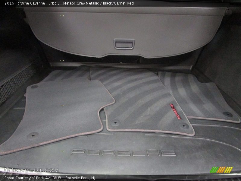 Meteor Grey Metallic / Black/Garnet Red 2016 Porsche Cayenne Turbo S