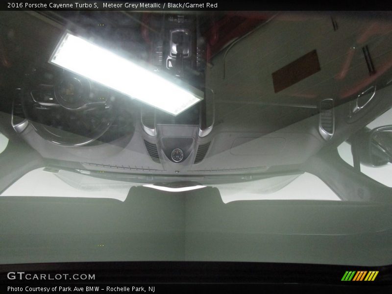 Meteor Grey Metallic / Black/Garnet Red 2016 Porsche Cayenne Turbo S