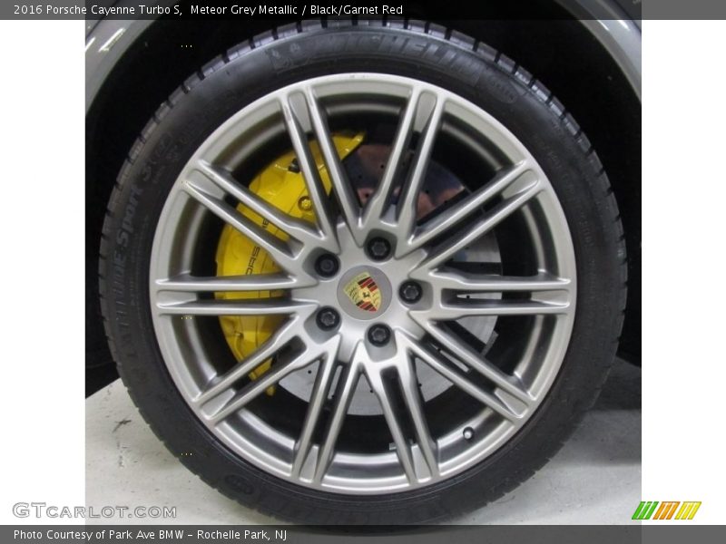 Meteor Grey Metallic / Black/Garnet Red 2016 Porsche Cayenne Turbo S