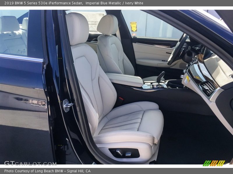 Imperial Blue Metallic / Ivory White 2019 BMW 5 Series 530e iPerformance Sedan