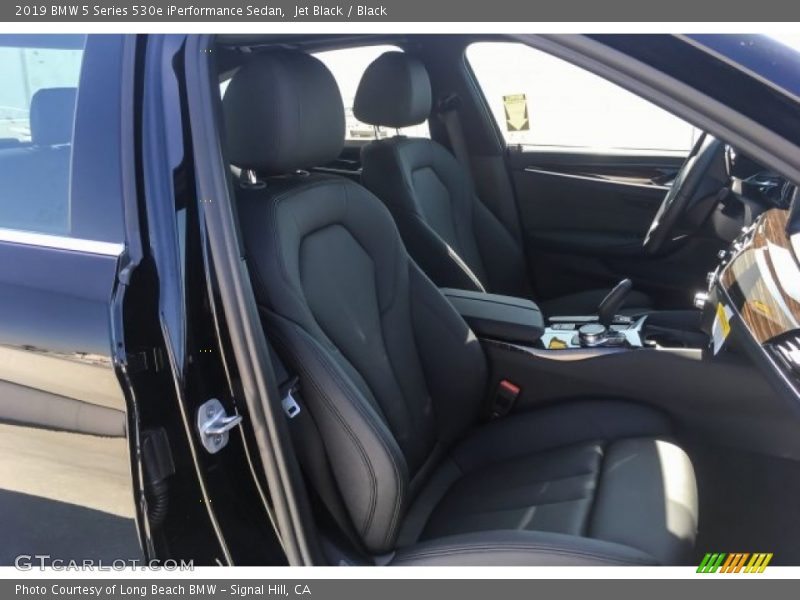 Jet Black / Black 2019 BMW 5 Series 530e iPerformance Sedan