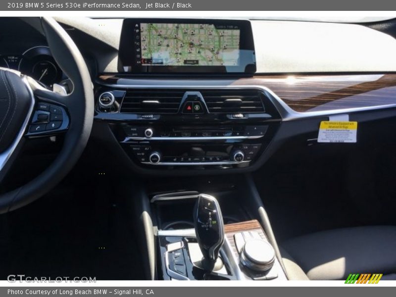 Jet Black / Black 2019 BMW 5 Series 530e iPerformance Sedan