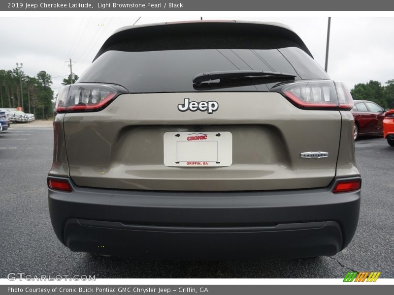 Light Brownstone Pearl / Black 2019 Jeep Cherokee Latitude