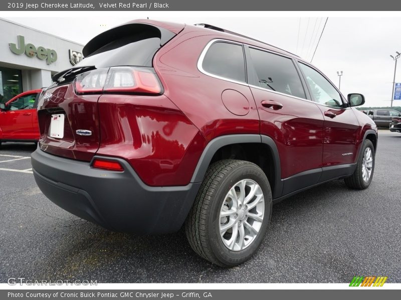 Velvet Red Pearl / Black 2019 Jeep Cherokee Latitude