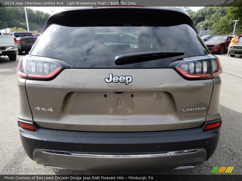 Light Brownstone Pearl / Black/Ski Grey 2019 Jeep Cherokee Limited 4x4
