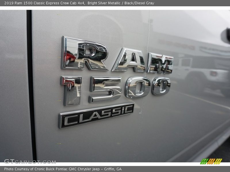 Bright Silver Metallic / Black/Diesel Gray 2019 Ram 1500 Classic Express Crew Cab 4x4