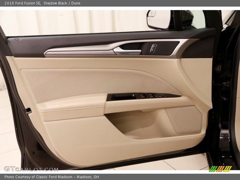 Shadow Black / Dune 2016 Ford Fusion SE