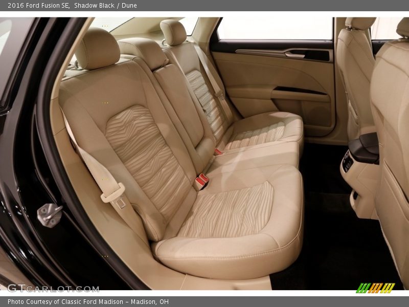 Shadow Black / Dune 2016 Ford Fusion SE