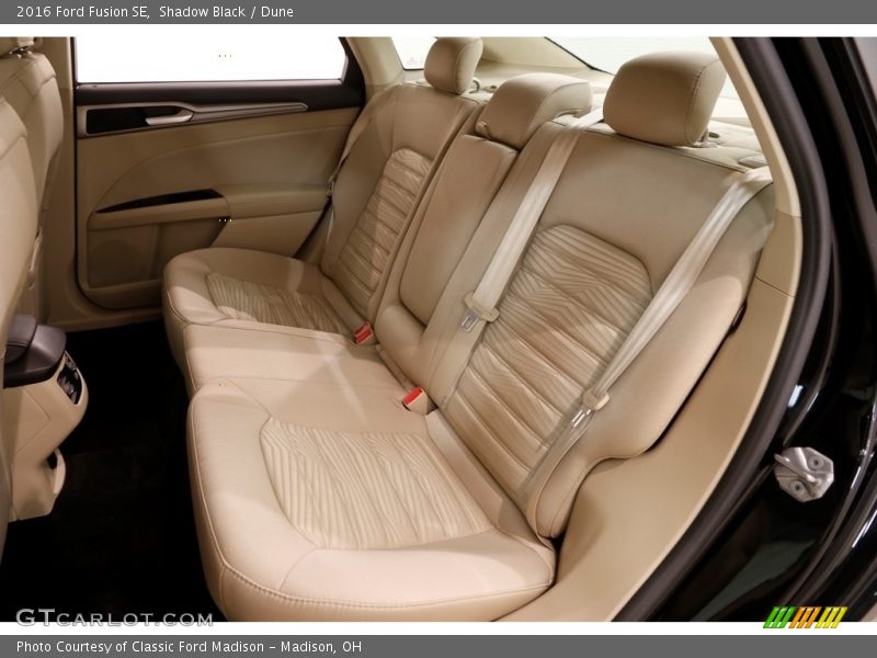 Shadow Black / Dune 2016 Ford Fusion SE