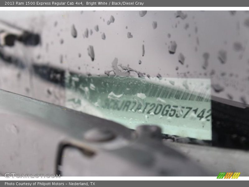 Bright White / Black/Diesel Gray 2013 Ram 1500 Express Regular Cab 4x4
