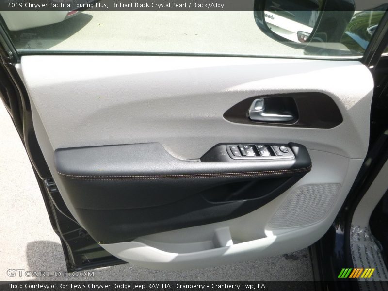 Brilliant Black Crystal Pearl / Black/Alloy 2019 Chrysler Pacifica Touring Plus
