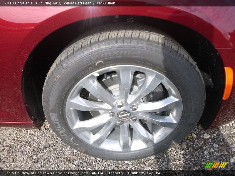 Velvet Red Pearl / Black/Linen 2018 Chrysler 300 Touring AWD