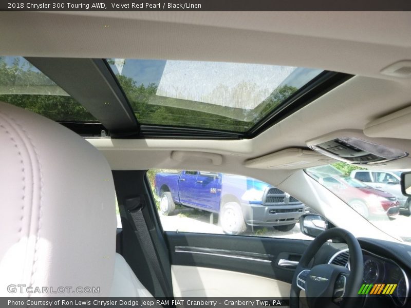 Velvet Red Pearl / Black/Linen 2018 Chrysler 300 Touring AWD