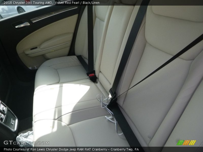 Velvet Red Pearl / Black/Linen 2018 Chrysler 300 Touring AWD