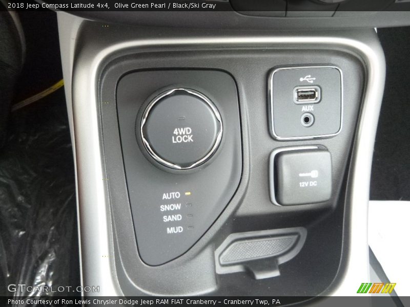 Olive Green Pearl / Black/Ski Gray 2018 Jeep Compass Latitude 4x4