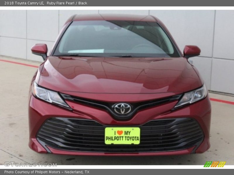 Ruby Flare Pearl / Black 2018 Toyota Camry LE