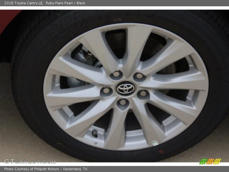 Ruby Flare Pearl / Black 2018 Toyota Camry LE