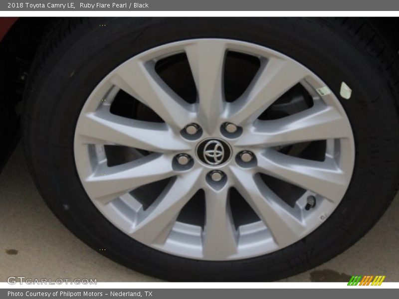 Ruby Flare Pearl / Black 2018 Toyota Camry LE