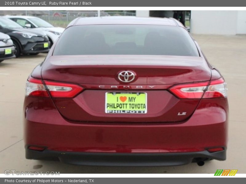 Ruby Flare Pearl / Black 2018 Toyota Camry LE