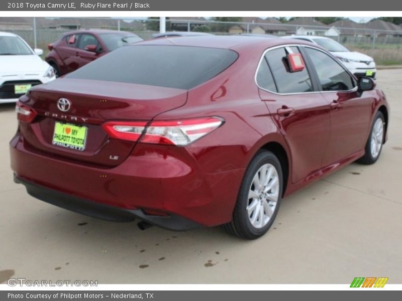 Ruby Flare Pearl / Black 2018 Toyota Camry LE