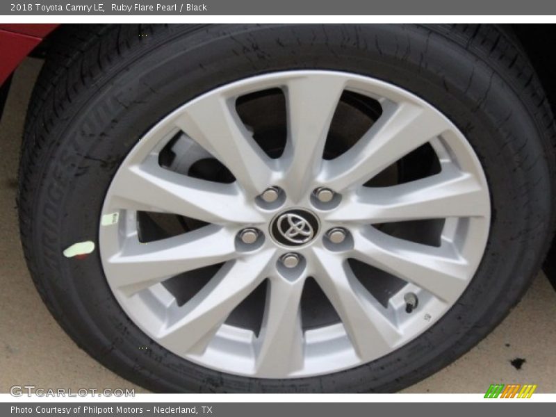 Ruby Flare Pearl / Black 2018 Toyota Camry LE