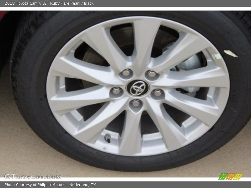 Ruby Flare Pearl / Black 2018 Toyota Camry LE