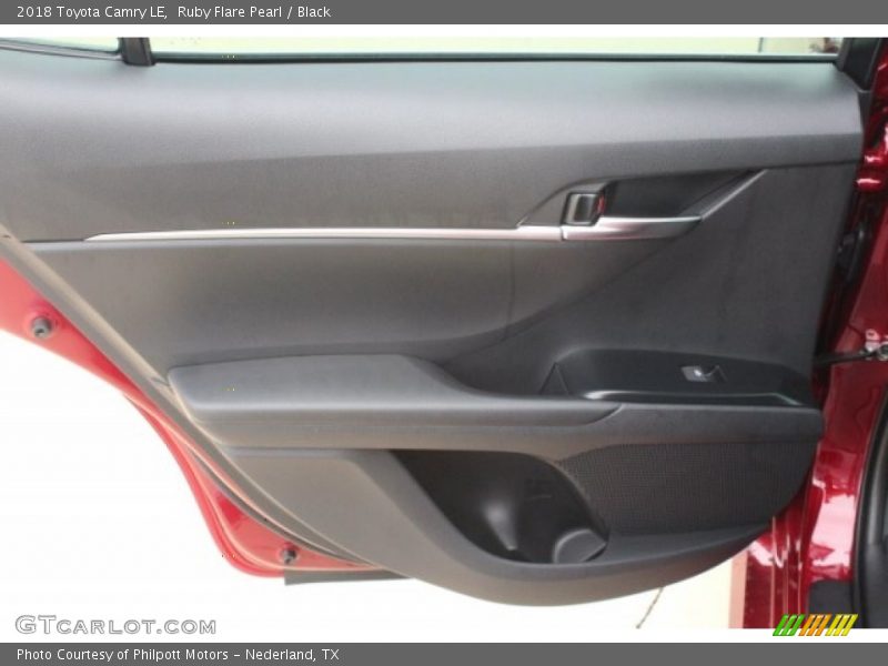 Ruby Flare Pearl / Black 2018 Toyota Camry LE