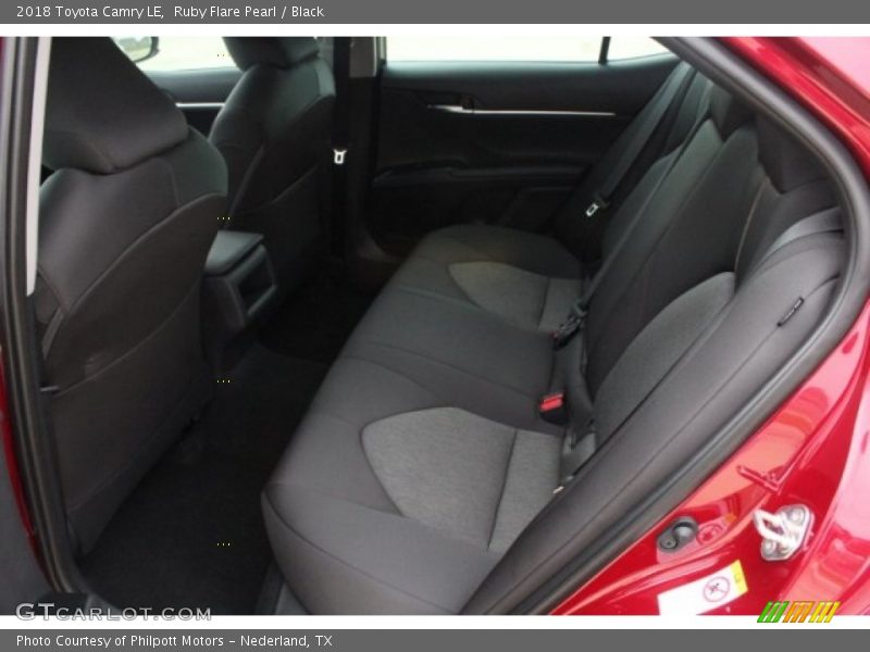 Ruby Flare Pearl / Black 2018 Toyota Camry LE