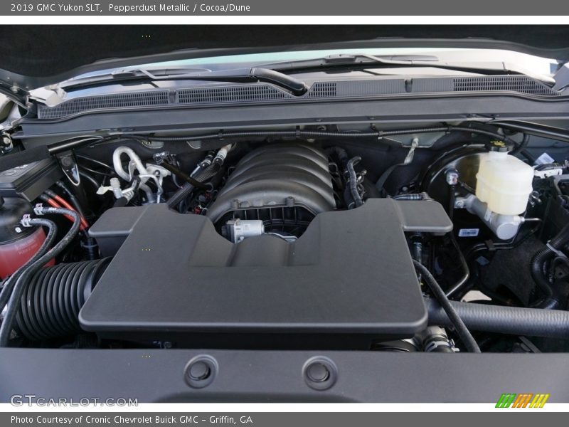 Pepperdust Metallic / Cocoa/Dune 2019 GMC Yukon SLT