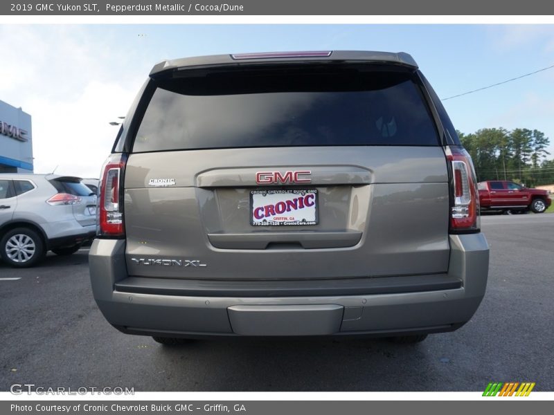 Pepperdust Metallic / Cocoa/Dune 2019 GMC Yukon SLT