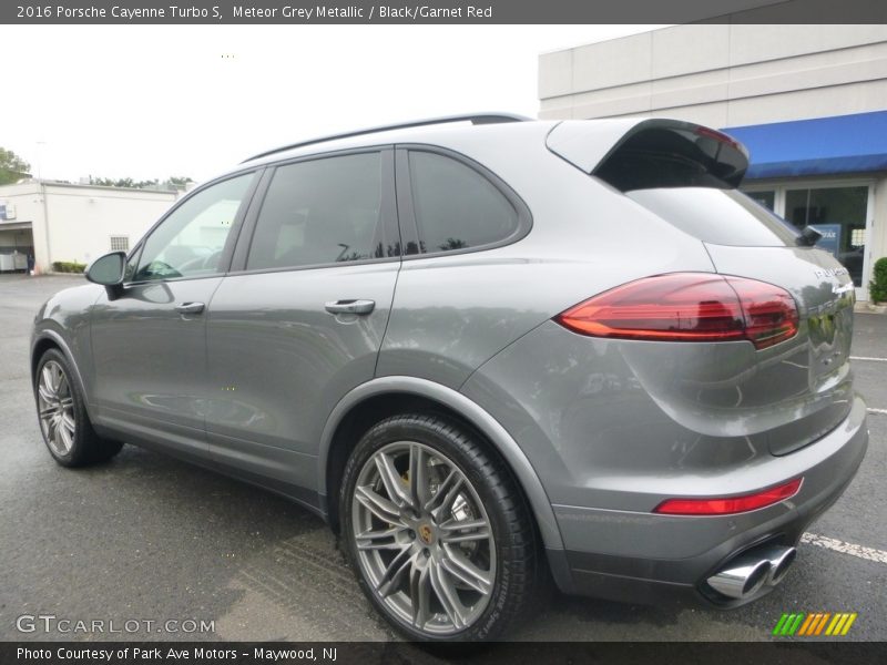 Meteor Grey Metallic / Black/Garnet Red 2016 Porsche Cayenne Turbo S