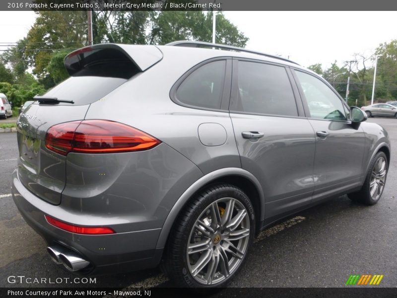 Meteor Grey Metallic / Black/Garnet Red 2016 Porsche Cayenne Turbo S